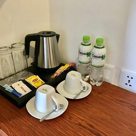 Hotel Records Пномпень Экстерьер фото