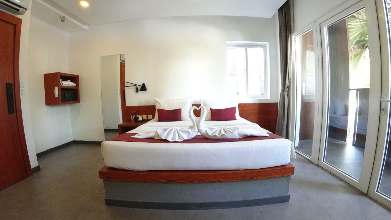 Hotel Records Пномпень Экстерьер фото