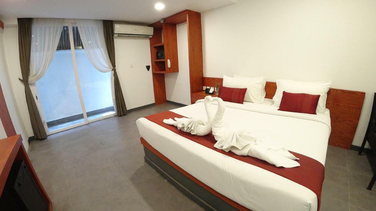 Hotel Records Пномпень Экстерьер фото