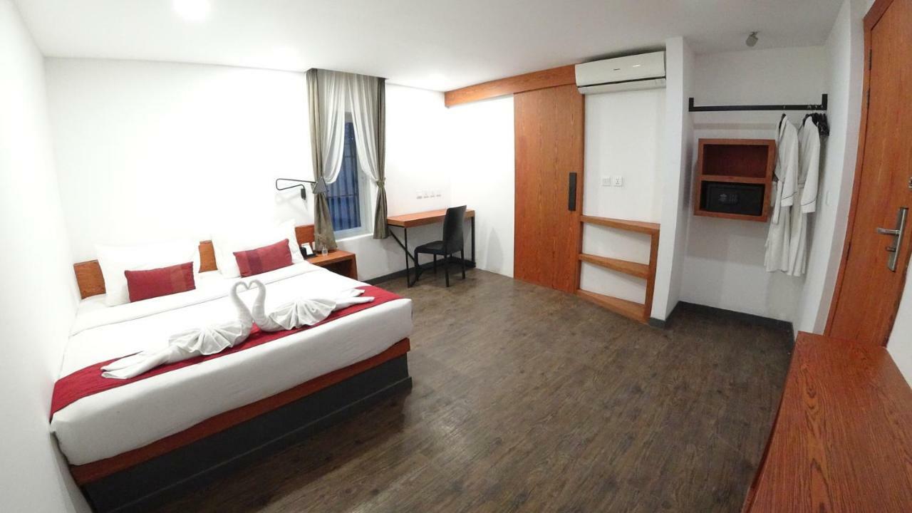 Hotel Records Пномпень Экстерьер фото