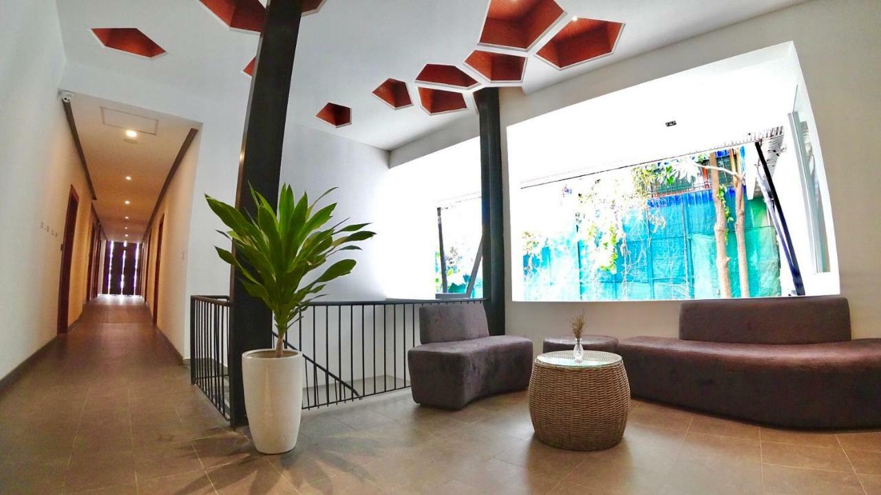 Hotel Records Пномпень Экстерьер фото